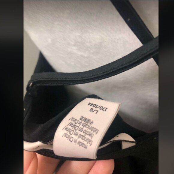 Victoria's Secret Flutter Sleeve Black Cross Back Tank Top Sz L - Picture 2 of 4